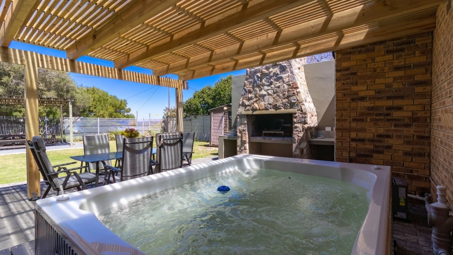 4 Bedroom Property for Sale in Sandbaai Western Cape